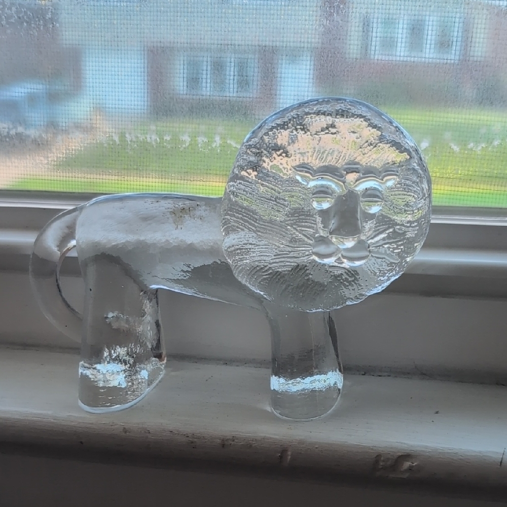 VINTAGE Crystal Glass Lion Figurine